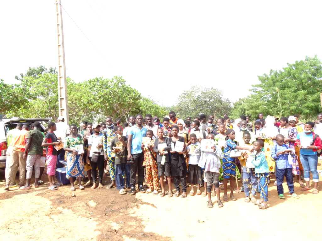 JOURNEE DE SALUBRITE LE LONG DES BERGES DE LA RIVIERE FOUROUGNEKERE A NATITINGOU