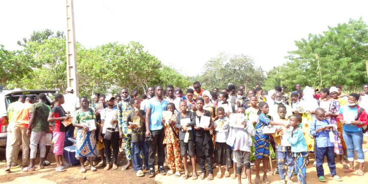 JOURNEE DE SALUBRITE LE LONG DES BERGES DE LA RIVIERE FOUROUGNEKERE A NATITINGOU